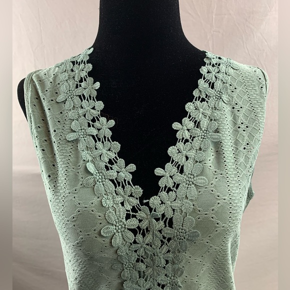 Swiss Dot Guipure Lace Tank Top - Picture 8 of 8